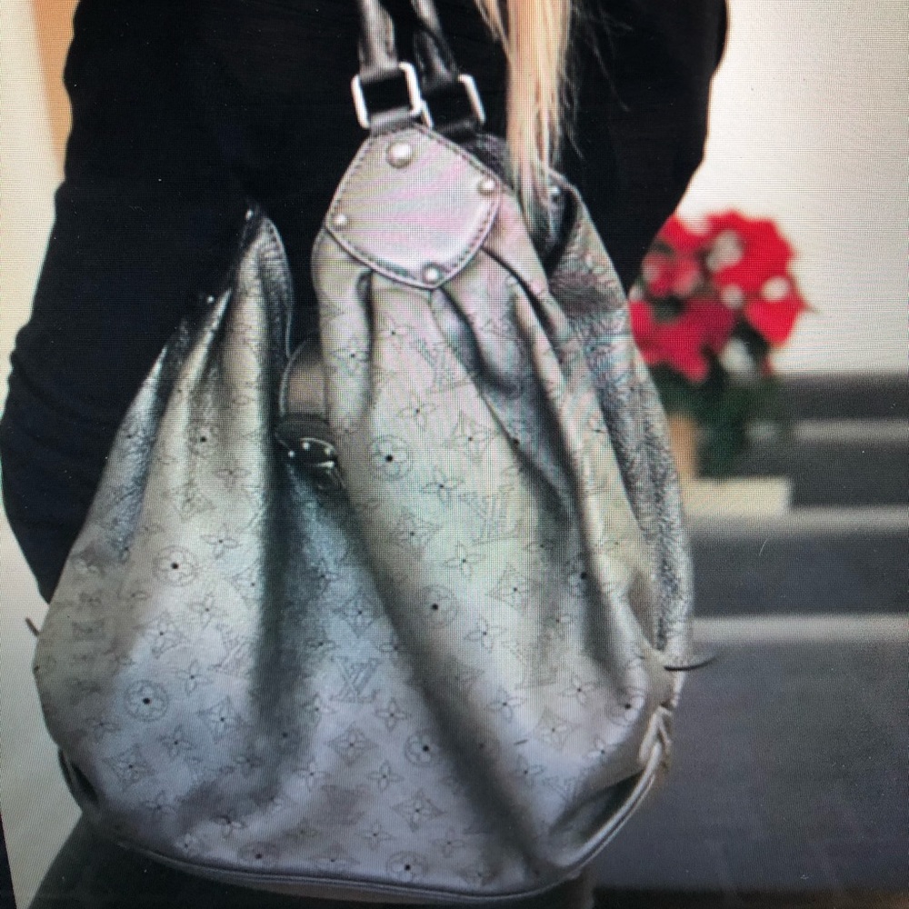 Authentic Louis Vuitton Mahina XL shoulder bag